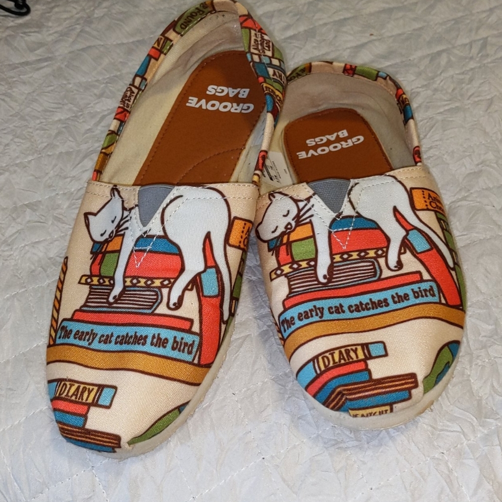 Reading themed slide on Shoes